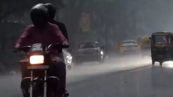 Delhi-NCR में भारी बारिश की आशंका, आईएमडी ने रेड अलर्ट जारी किया Delhi-NCR में भारी बारिश की आशंका, आईएमडी ने रेड अलर्ट जारी किया