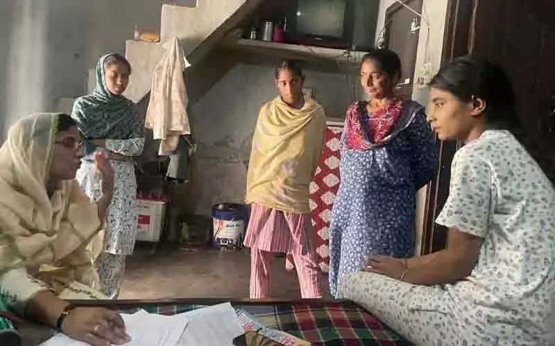 Ludhiana: वित्तीय बाधाओं के कारण कई छात्रों के लिए उच्च शिक्षा दूर का सपना Ludhiana: वित्तीय बाधाओं के कारण कई छात्रों के लिए उच्च शिक्षा दूर का सपना