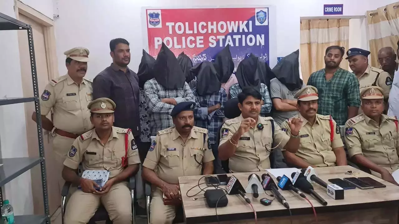 Hyderabad पुलिस ने डकैती के मामले में 4 लोगों को पकड़ा Hyderabad पुलिस ने डकैती के मामले में 4 लोगों को पकड़ा