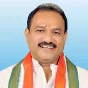फोन टैपिंग में शामिल लोगों को दंडित किया जाना चाहिए: Telangana Congress President फोन टैपिंग में शामिल लोगों को दंडित किया जाना चाहिए: Telangana Congress President