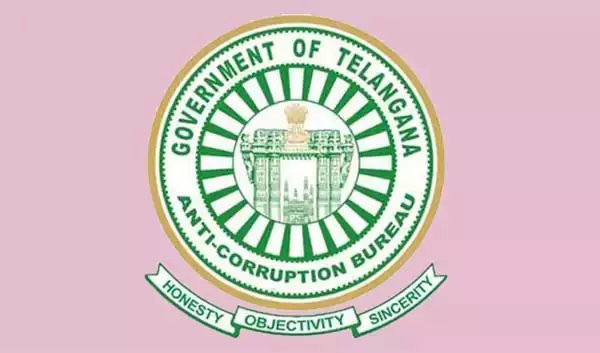 Telangana : एसीबी अधिकारी चेरलापल्ली डिवीजन एई की जांच कर रहे हैं Telangana : एसीबी अधिकारी चेरलापल्ली डिवीजन एई की जांच कर रहे हैं
