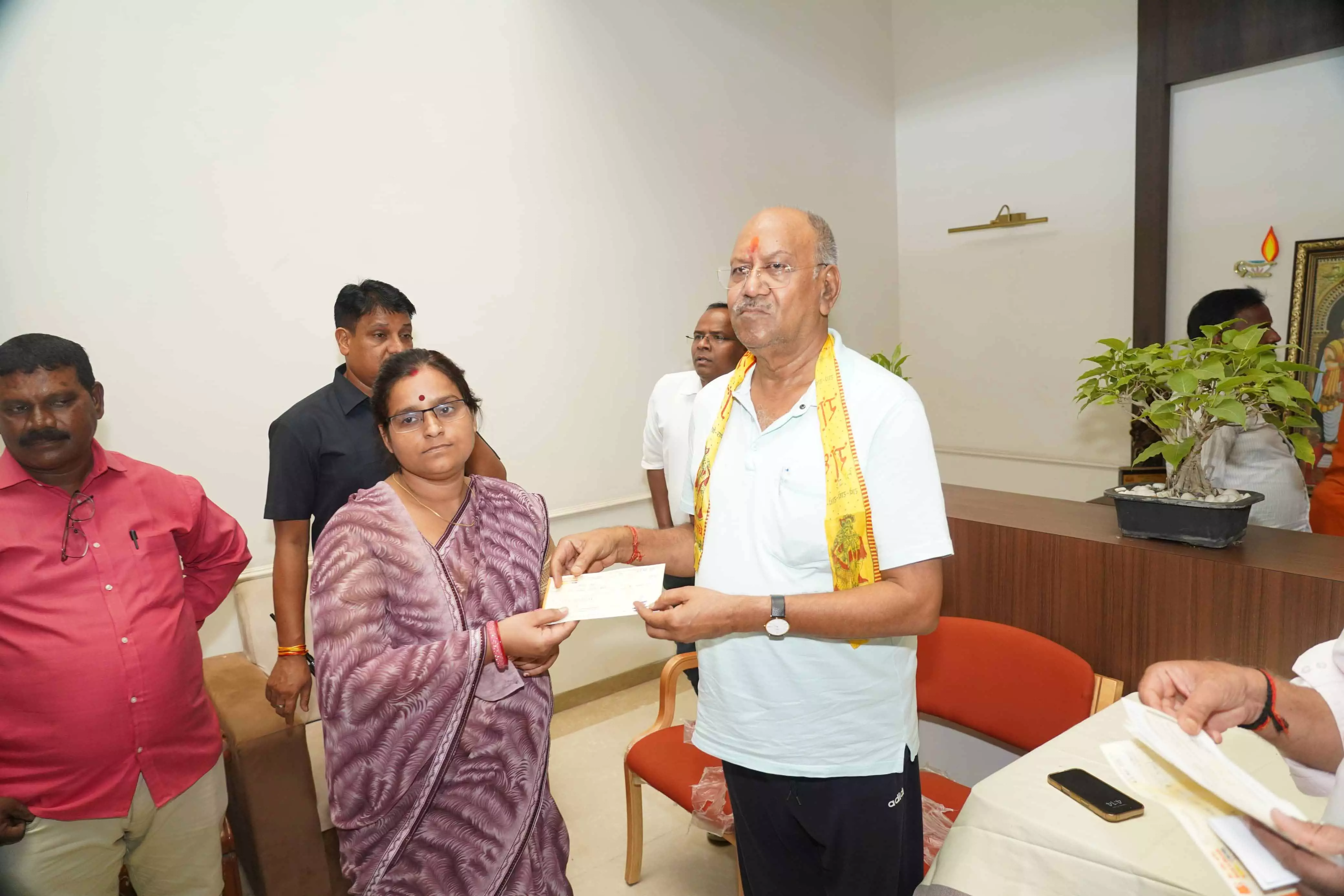 जरूरतमंदों के लिए आगे आए रायपुर सांसद बृजमोहन अग्रवाल जरूरतमंदों के लिए आगे आए रायपुर सांसद बृजमोहन अग्रवाल