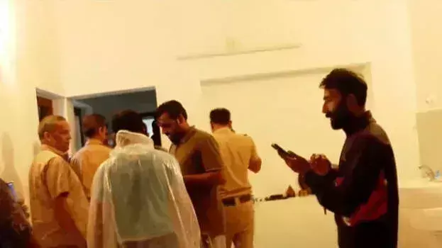 Police एक घंटे तक परेशान रही; कलपेट्टा में लापता बच्चा चादर के नीचे मिला Police एक घंटे तक परेशान रही; कलपेट्टा में लापता बच्चा चादर के नीचे मिला
