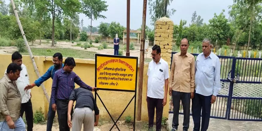 Shahjahanpur में नलकूप विभाग की भूमि पर अतिक्रमण का मामला सामने आया Shahjahanpur में नलकूप विभाग की भूमि पर अतिक्रमण का मामला सामने आया