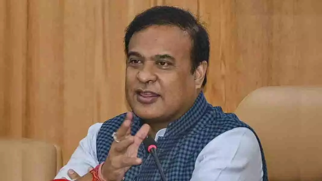 Assam CM ने शिवसागर विस्फोट स्थल का दौरा किया, राहत और जांच का आश्वासन दिया Assam CM ने शिवसागर विस्फोट स्थल का दौरा किया, राहत और जांच का आश्वासन दिया