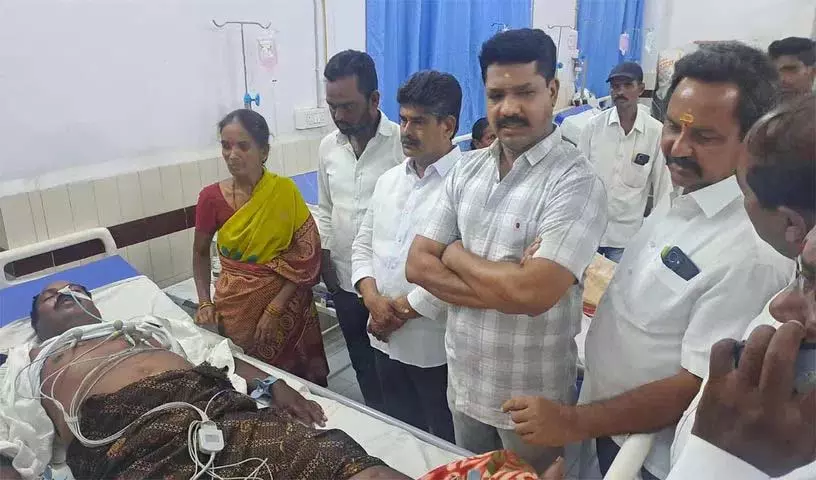 BRS नेता ने की आत्महत्या की कोशिश: कांग्रेस नेता पर उत्पीड़न का आरोप BRS नेता ने की आत्महत्या की कोशिश: कांग्रेस नेता पर उत्पीड़न का आरोप