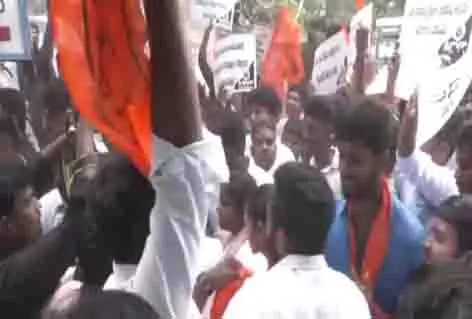 तेलंगाना में ABVP ने बस किराया वृद्धि का विरोध किया, आंदोलन की धमकी दी तेलंगाना में ABVP ने बस किराया वृद्धि का विरोध किया, आंदोलन की धमकी दी