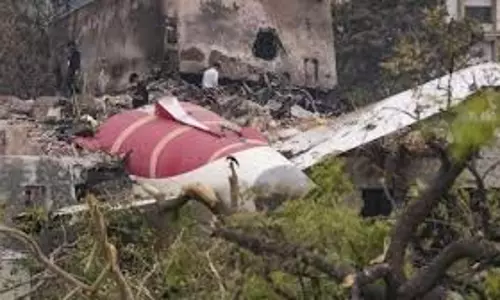 भारतीय उच्चायोग ने AI171 विमान दुर्घटना में मारे गए लोगों को श्रद्धांजलि अर्पित की भारतीय उच्चायोग ने AI171 विमान दुर्घटना में मारे गए लोगों को श्रद्धांजलि अर्पित की