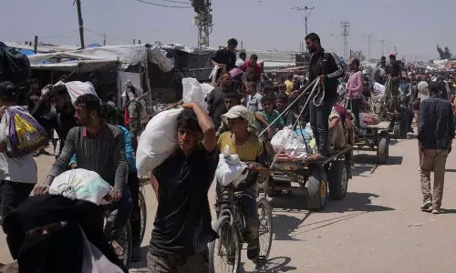 Gaza में खाद्य वितरण केंद्रों के पास गोलीबारी में 34 लोग मारे गए Gaza में खाद्य वितरण केंद्रों के पास गोलीबारी में 34 लोग मारे गए