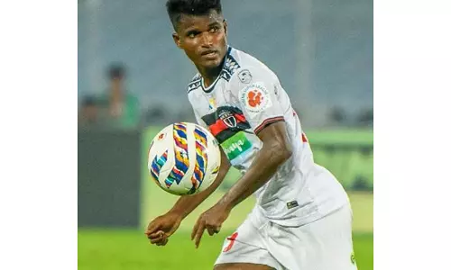 मिडफील्डर बेकी ओरम ने NorthEast United FC के साथ अपना अनुबंध बढ़ाया
