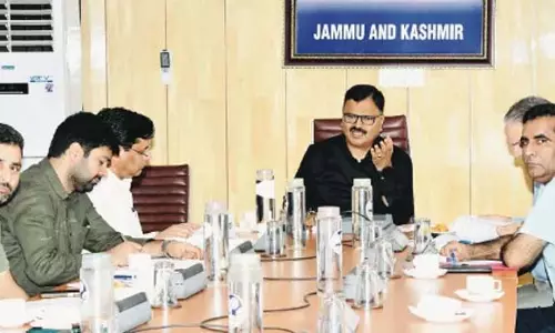जनजातीय कार्य मंत्री ने टीआरआई को मजबूत करने की समीक्षा की जनजातीय कार्य मंत्री ने टीआरआई को मजबूत करने की समीक्षा की