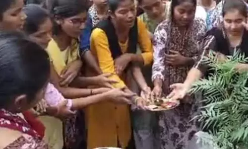 कॉलेज से मंदिर हटाने पर नर्सिंग स्टूडेंट्स ने किया हंगामा