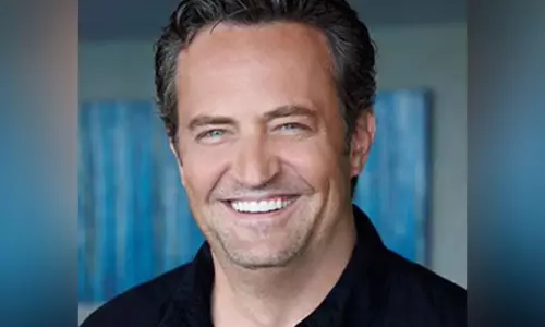Matthew Perry के डॉक्टर को ओवरडोज से हुई मौत में भूमिका के लिए जेल जाना पड़ सकता है