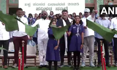 शिवकुमार ने विश्व पर्यावरण दिवस 2025 के अवसर पर Bengaluru के विधान सौधा से इको वॉक को हरी झंडी दिखाई शिवकुमार ने विश्व पर्यावरण दिवस 2025 के अवसर पर Bengaluru के विधान सौधा से इको वॉक को हरी झंडी दिखाई