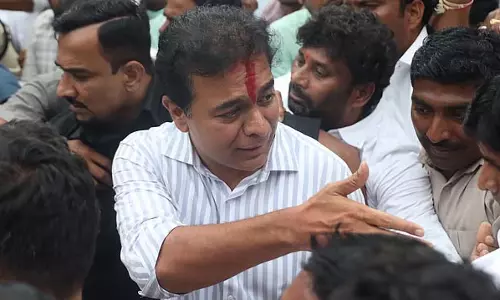 फॉर्मूला ई रेस मामले में BRS नेता KT रामा राव तेलंगाना एसीबी के समक्ष पेश हुए फॉर्मूला ई रेस मामले में BRS नेता KT रामा राव तेलंगाना एसीबी के समक्ष पेश हुए