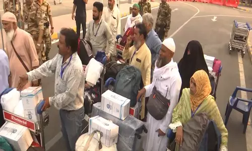 Rajasthan: सऊदी अरब से 164 हज यात्रियों का पहला जत्था लौटा Rajasthan: सऊदी अरब से 164 हज यात्रियों का पहला जत्था लौटा