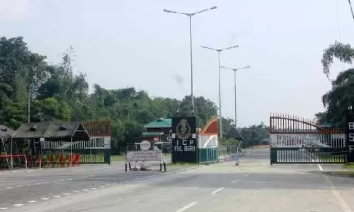 Fulbari में भारतीय ट्रांसपोर्टरों ने भूटान से बांग्लादेश के लिए पत्थरों के आयात को रोका