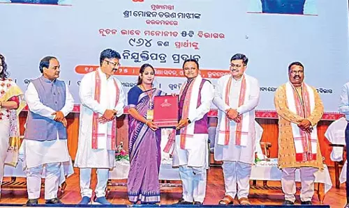 Odisha : नवनियुक्त अधिकारियों को नियुक्ति प्रमाण पत्र सौंपे
