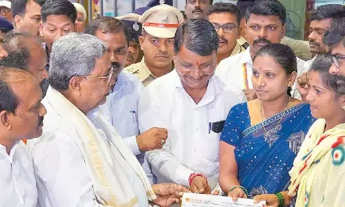हमारा सर्वेक्षण केंद्र की जाति जनगणना से अलग: CM हमारा सर्वेक्षण केंद्र की जाति जनगणना से अलग: CM
