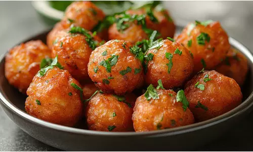 Crispy Tomato Pakora Recipe: आलू-प्याज छोड़िए, इस रेसिपी से बनाएं स्वादिष्ट टमाटर के पकौड़े Crispy Tomato Pakora Recipe: आलू-प्याज छोड़िए, इस रेसिपी से बनाएं स्वादिष्ट टमाटर के पकौड़े