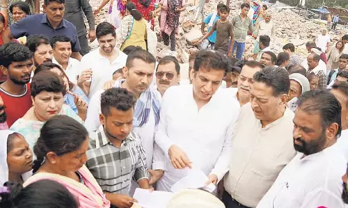 कांग्रेस ने तोड़फोड़ अभियान रोकने के लिए अध्यादेश की मांग की