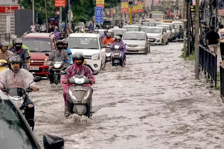 पूरे Kerala में बाढ़ अलर्ट जारी कासरगोड, कन्नूर, पथानामथिट्टा हाई अलर्ट पर