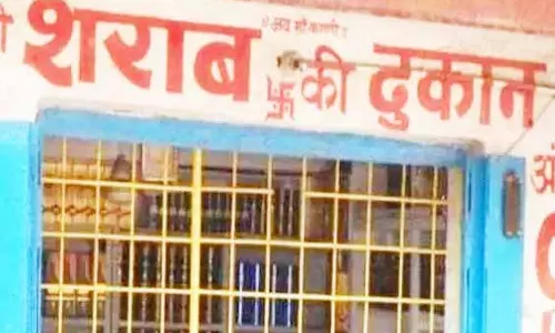 शास्त्री मार्केट शराब दुकान में 5 लाख की चोरी, सुपरवाइजर फरार