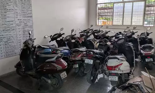 बाइक टैक्सी पर प्रतिबंध शुरू: पहले दिन 103 दोपहिया वाहन जब्त बाइक टैक्सी पर प्रतिबंध शुरू: पहले दिन 103 दोपहिया वाहन जब्त