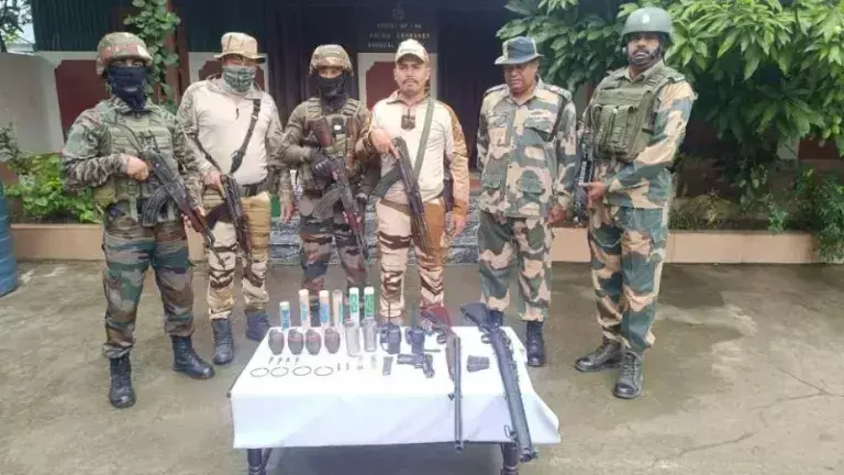 Manipur: घाटी के दो जिलों में भारी मात्रा में हथियार जब्त