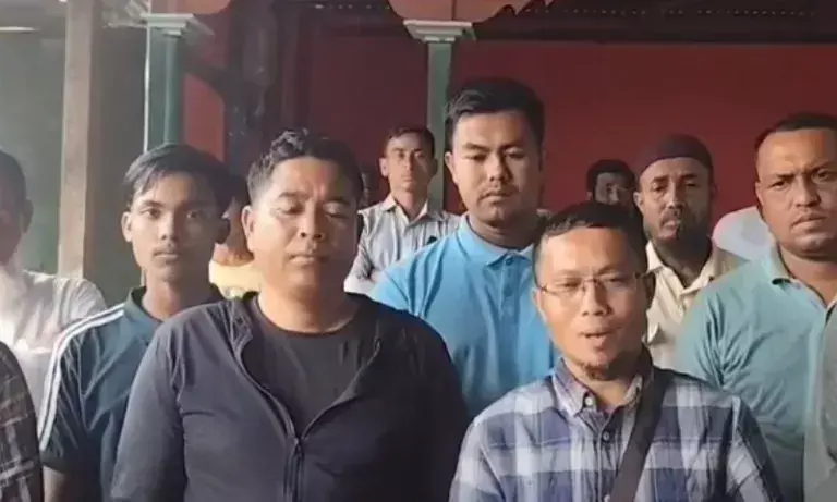 Manipur: दिव्यांग व्यक्ति के अपहरण के आरोप में 3 अरम्बाई टेंगोल सहित 9 लोग गिरफ्तार Manipur: दिव्यांग व्यक्ति के अपहरण के आरोप में 3 अरम्बाई टेंगोल सहित 9 लोग गिरफ्तार