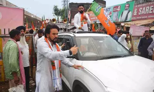 केजरीवाल ने अरोड़ा को बलि का बकरा बनाकर राज्यसभा सांसद बनाया: Anurag Thakur केजरीवाल ने अरोड़ा को बलि का बकरा बनाकर राज्यसभा सांसद बनाया: Anurag Thakur