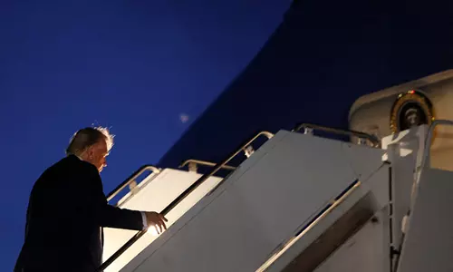 Trump ने कनाडा में जी7 शिखर सम्मेलन की अपनी यात्रा बीच में ही छोड़ दी Trump ने कनाडा में जी7 शिखर सम्मेलन की अपनी यात्रा बीच में ही छोड़ दी