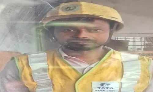 Jamshedpur: टाटा स्टील प्लांट में मालगाड़ी की चपेट में आकर ठेका मजदूर की मौत Jamshedpur: टाटा स्टील प्लांट में मालगाड़ी की चपेट में आकर ठेका मजदूर की मौत