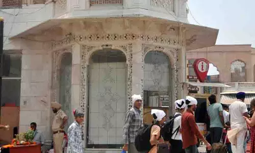 Golden Temple के निकट पर्यटक सूचना केंद्र में कर्मचारियों और जगह दोनों की कमी
