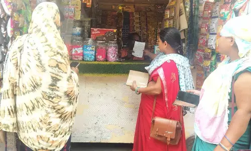 रायपुर : 16 दुकानों से 21400 जुर्माना वसूला गया रायपुर : 16 दुकानों से 21400 जुर्माना वसूला गया