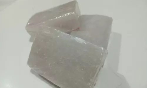 त्रिदोषनाशक फिटकरी सर्वगुण संपन्न, शरीर की परेशानी करती है दूर, इसके टोटके भी असरदार त्रिदोषनाशक फिटकरी सर्वगुण संपन्न, शरीर की परेशानी करती है दूर, इसके टोटके भी असरदार