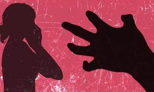 पिता द्वारा बलात्कार के बाद किशोरी ने आत्महत्या का प्रयास किया