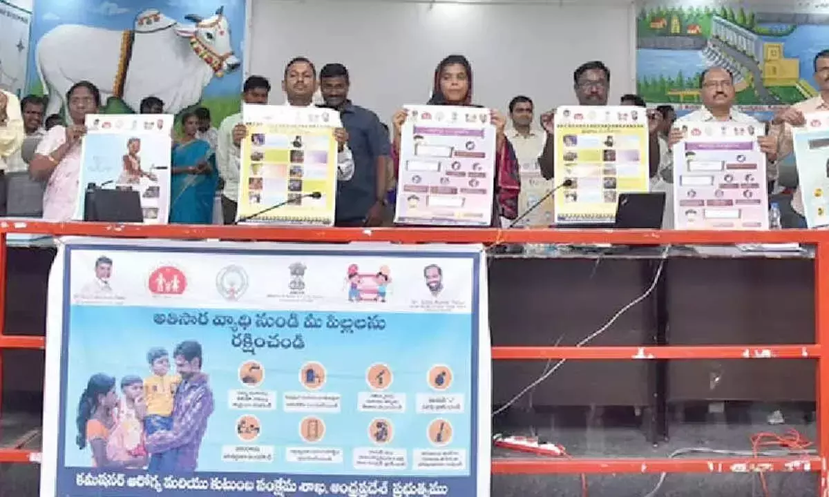 Andhra: प्रकाशम कलेक्टर ने ‘दस्त रोको’ अभियान का पोस्टर जारी किया