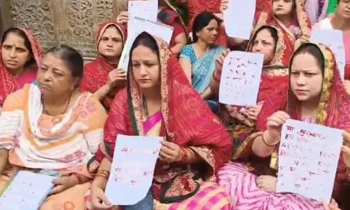 Mathura: प्रस्तावित कॉरिडोर पर रोक की मांग, खून से पत्र लिखकर जताया विरोध