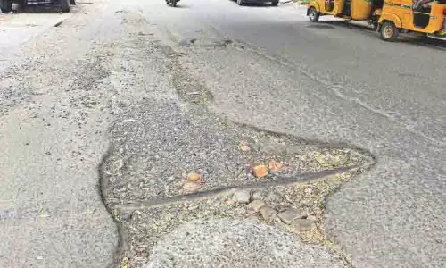 Chennai सिटीजन कनेक्ट, दुर्घटना संभावित वल्लियाम्मल रोड की जल्द मरम्मत की जाए