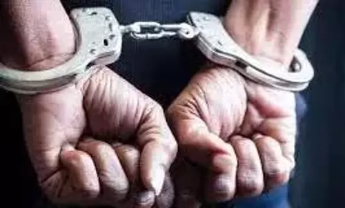 AP: फर्जी शादी रचाने के आरोप में चार गिरफ्तार AP: फर्जी शादी रचाने के आरोप में चार गिरफ्तार