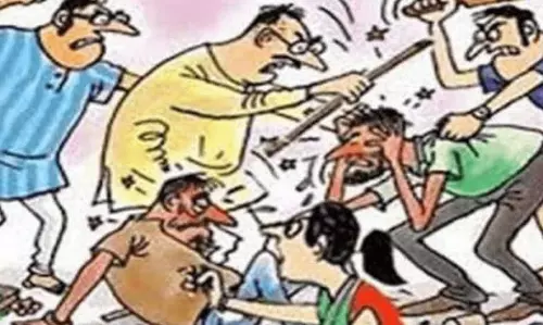 Kamalganj: भूमि विवाद बना बवाल की वजह, दो पक्षों में चले लाठी-डंडे