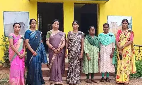 स्कूल में काली पट्टी लगाकर शिक्षकों ने किया युक्तियुक्तकरण