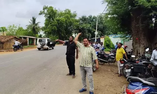बलांगीर में युवा कांग्रेस के सदस्यों ने ओडिशा के CM को काले झंडे दिखाए, छह हिरासत में