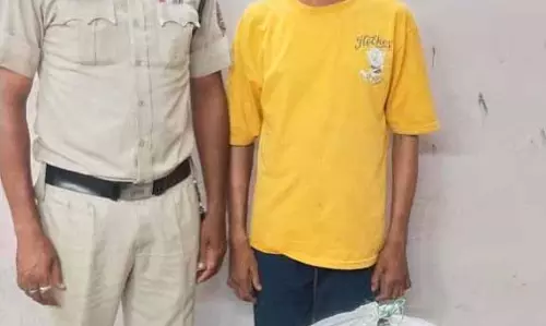 पान ठेला सील, गांजा और चाकू के साथ संचालक गिरफ्तार पान ठेला सील, गांजा और चाकू के साथ संचालक गिरफ्तार