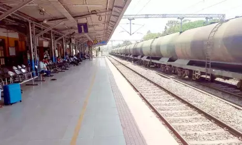 ओट्टापलम रेलवे स्टेशन प्लेटफॉर्म की लंबाई की समस्या हल हो गई ओट्टापलम रेलवे स्टेशन प्लेटफॉर्म की लंबाई की समस्या हल हो गई