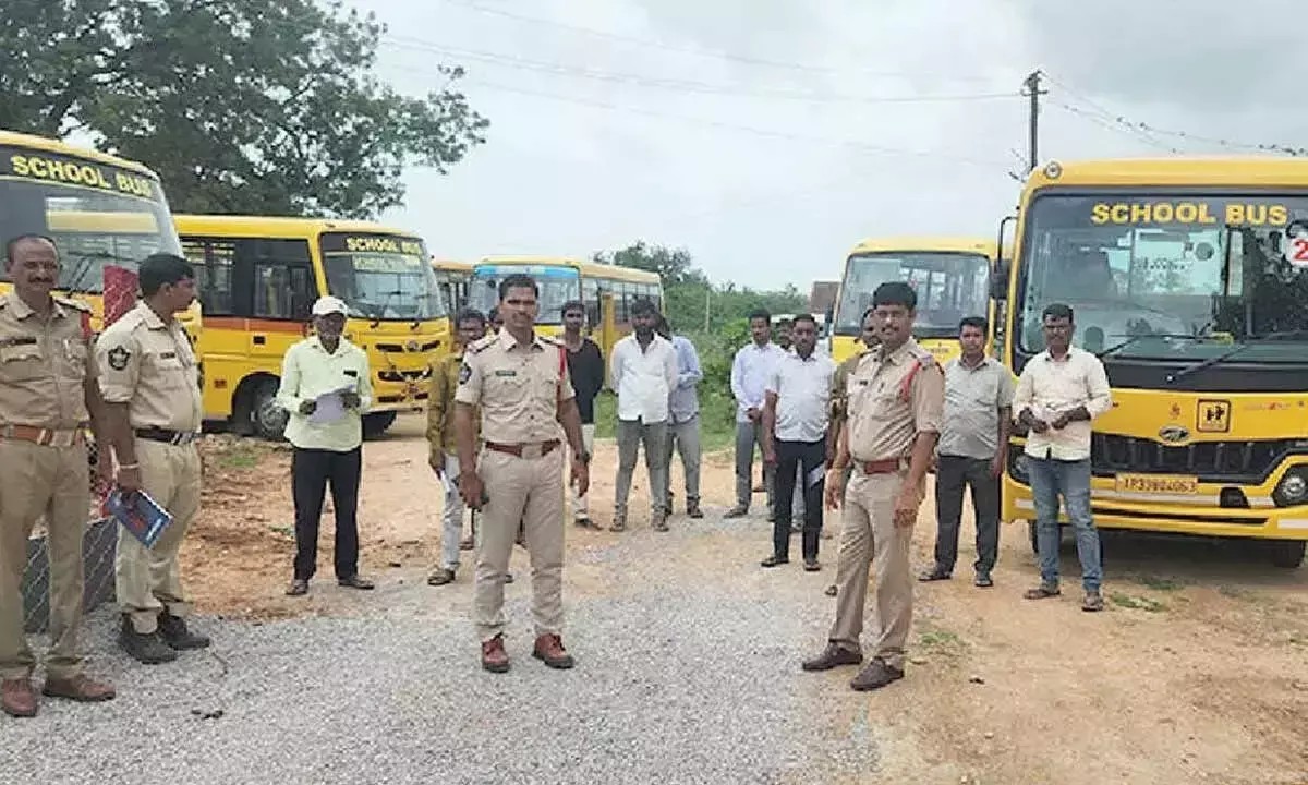 स्कूल बसों के लिए फिटनेस प्रमाण पत्र अनिवार्य: Alur CI
