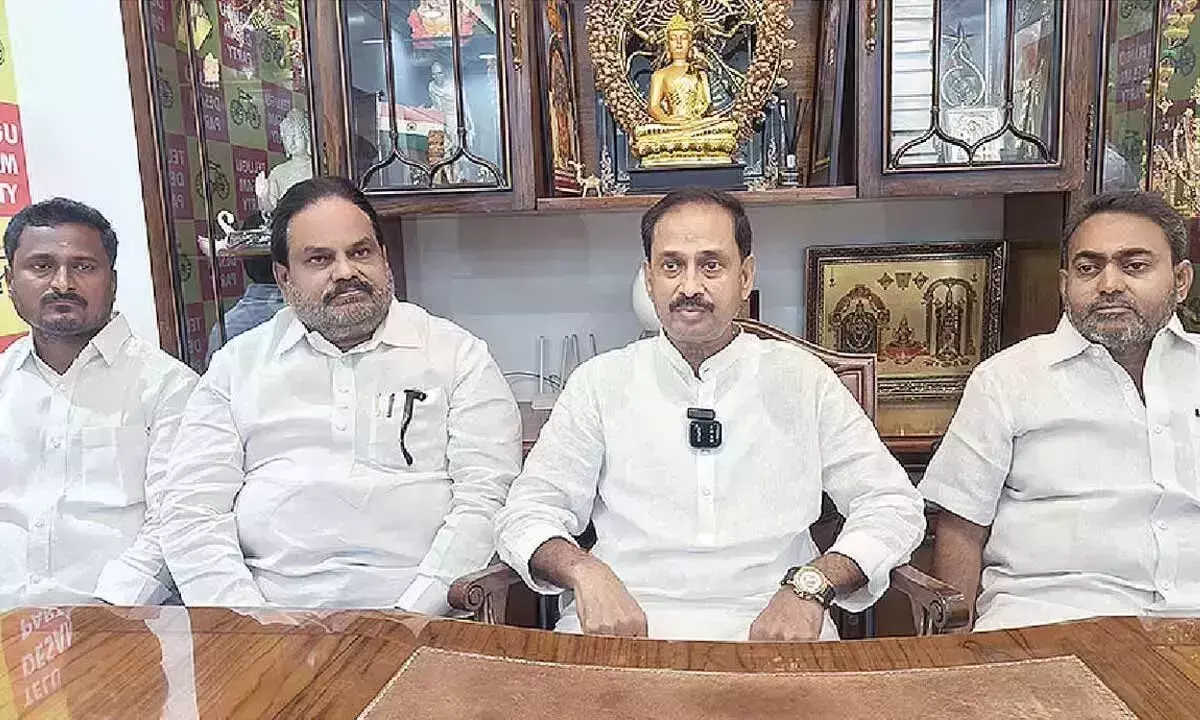 कादिरी विधायक ने की थल्ली की वंदनम की तारीफ, YSRCP की आलोचना