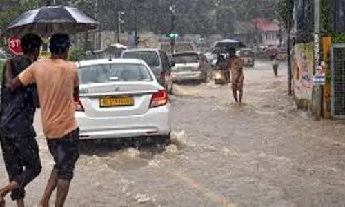 Kerala में बारिश 2 जिलों में ऑरेंज अलर्ट, कासरगोड, कुट्टनाड में सभी शैक्षणिक संस्थानों में छुट्टी Kerala में बारिश 2 जिलों में ऑरेंज अलर्ट, कासरगोड, कुट्टनाड में सभी शैक्षणिक संस्थानों में छुट्टी