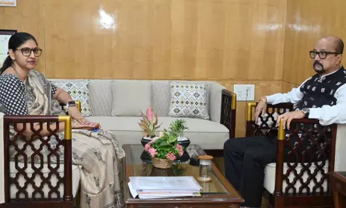 राज्यपाल डेका से खाद्य नागरिक आपूर्ति विभाग के सचिव कंगाले ने सौजन्य भेंट की